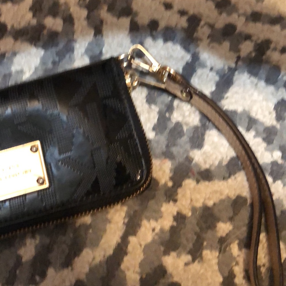 Michael Kors wristlet - Picture 3 of 7